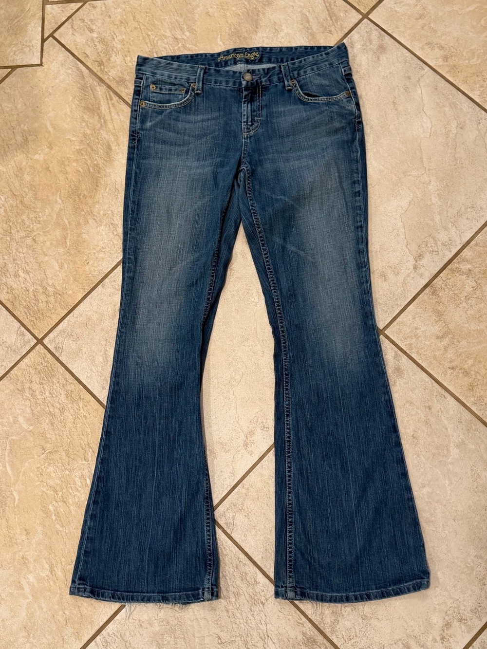 Vintage Early 2000’s AE Low Rise Flare Jeans Women’s Size 10 Medium Wash